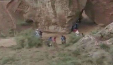 Kazakistan'daki kanyon turuna çıkan öğrenciler sele yakalandı, 2 kişi hayatını kaybetti