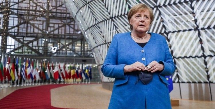 Merkel, Almanya’nın doğusu ile batısı arasındaki hayat koşullarını ele aldı