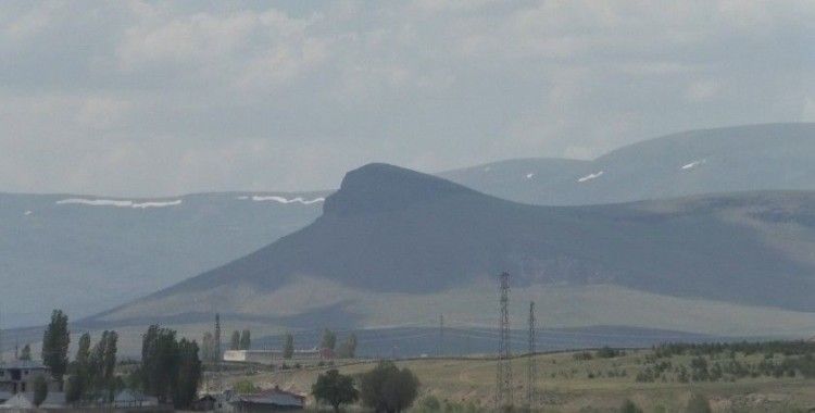 Kars’ta, goril siluetine benzeyen dağ görenleri şaşırtıyor