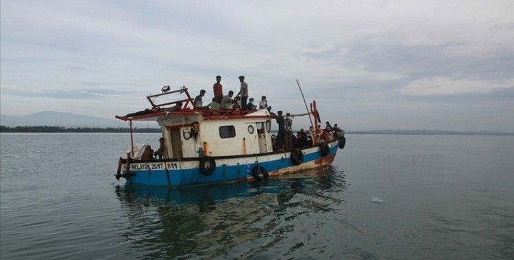 Arakanlı Müslümanları taşıyan tekne Endonezya'da sahile vurdu