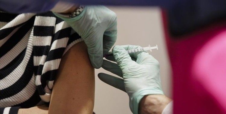 Dünya genelinde 2 milyar 90 milyon dozdan fazla Kovid-19 aşısı yapıldı