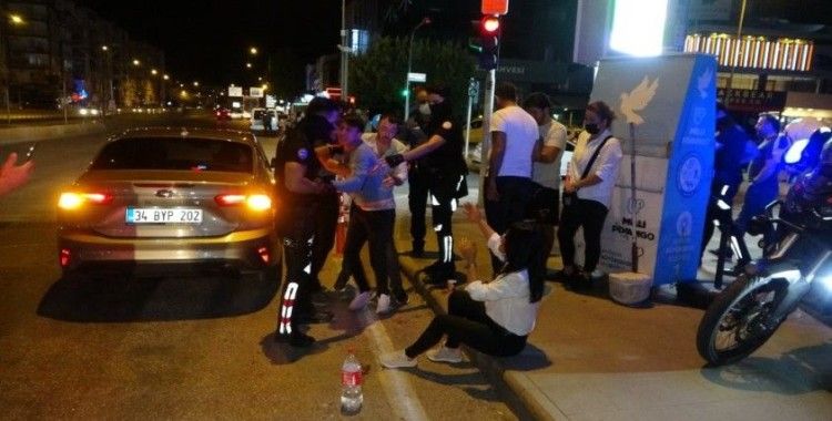 Antalya'da alkollü sürücü 5 araca çarpıp hurdaya çevirdi: 2 yaralı
