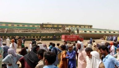 Pakistan'daki tren kazasında ölü sayısı 36'ya yükseldi
