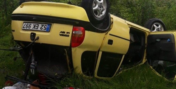 Samsun'da çarpışan otomobiller şarampole devrildi: 3 yaralı