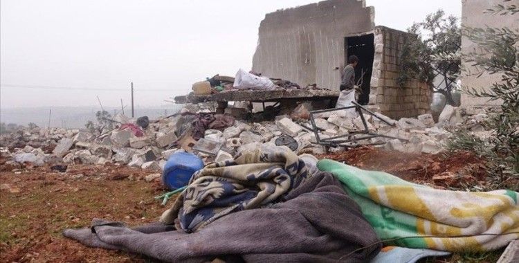 Rusya'ya ait savaş uçaklarının İdlib'e düzenlediği hava saldırılarında 3 sivil yaralandı