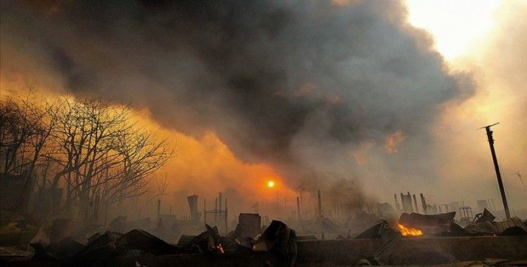 Hindistan'da Arakanlı Müslümanların kampında çıkan yangında 56 baraka yandı