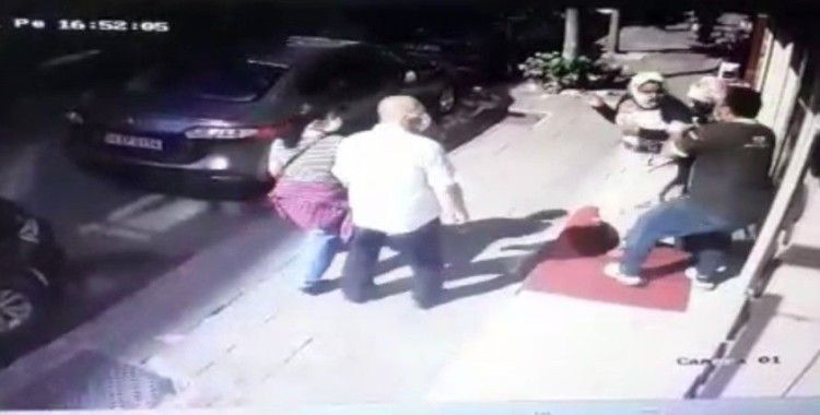 İstanbul’da hırsızlık yaparken yakalanan kadının dövüldüğü anlar kamerada