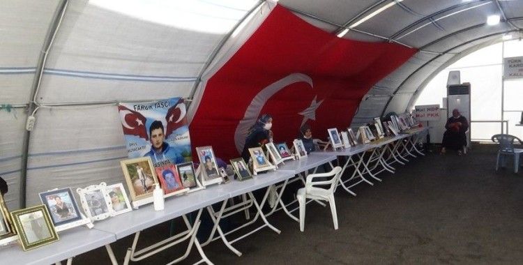 Diyarbakır'da evlat nöbetinde olan ailelerin bekleyişi sürüyor