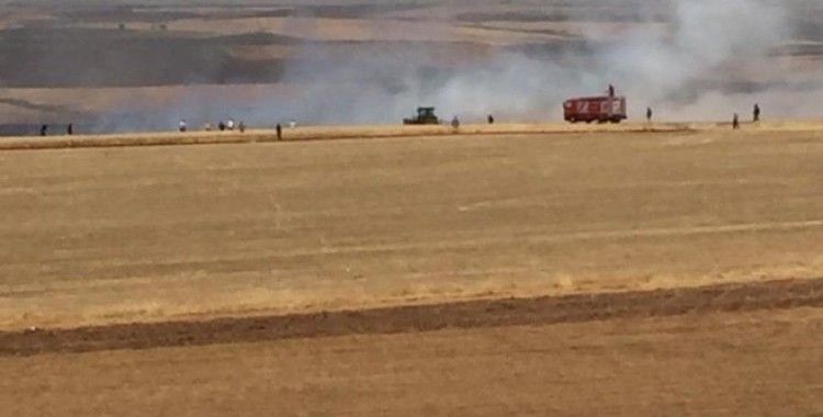 Diyarbakır'da çıkan yangında 200 dönümlük buğday tarlası küle döndü