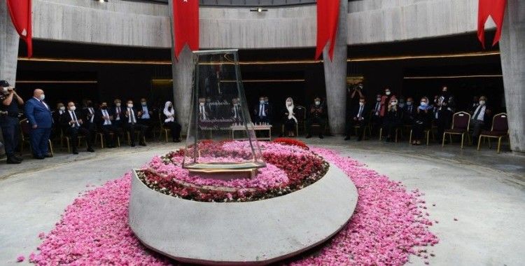 Süleyman Demirel vefatının 6'ncı yılında kabri başında kısıtlı katılımla anıldı