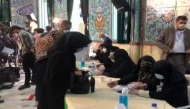 İran'da halk cumhurbaşkanlığı seçimi için sandık başında
