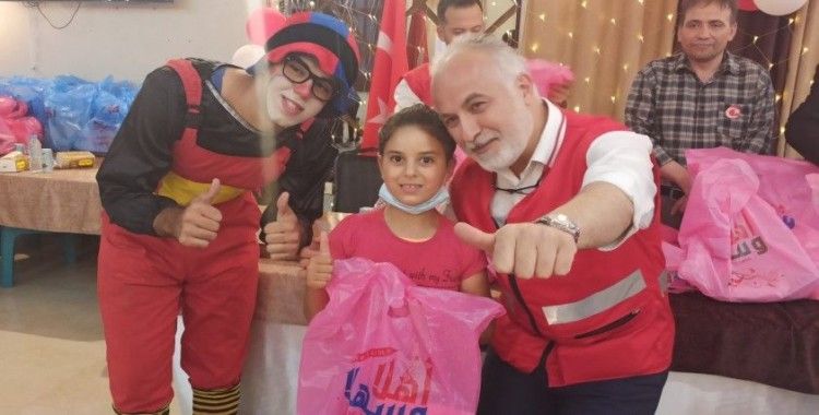 Türk Kızılay, Gazze’deki yetimlere yardımlarına devam ediyor