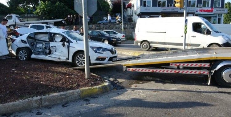 Beykoz’da kamyonetle otomobil çarpıştı: 4 yaralı