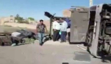 İran'da askerleri taşıyan otobüs kaza yaptı