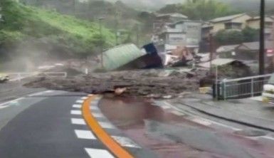 Japonya'yı vuran sel ve heyelanda 300 ev zarar gördü