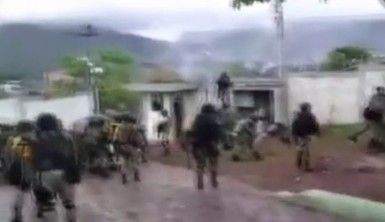 Meksikalılar, kartellere müdahale etmeyen askerlere saldırdı