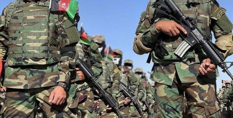 Taliban saldırısından kaçan binden fazla Afgan askeri Tacikistan'a sığındı