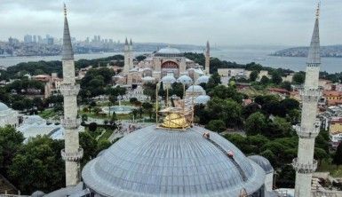 Sultanahmet Camii Kubbe alemi yerleştiriliyor