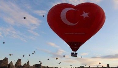 Türkiye'nin ilk figürlü balonu Kapadokya'da uçtu
