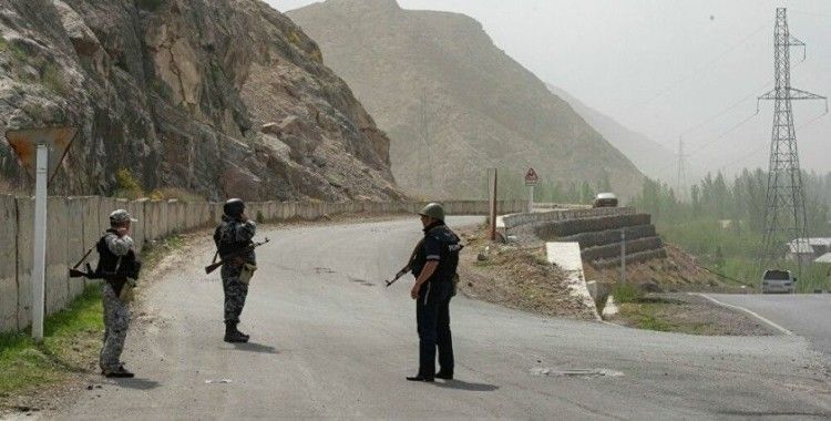 Tacikistan sınırındaki çatışmada yaralanan Kırgız sınır muhafızı hayatını kaybetti