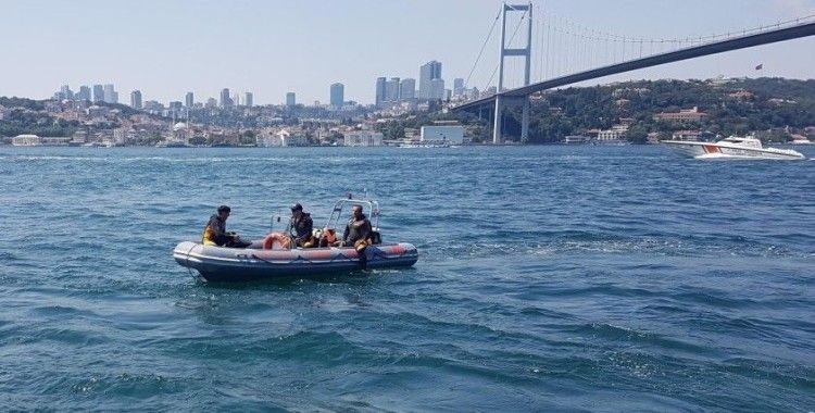 İstanbul Kuzguncuk'ta denize giren bir kişi akıntıya kapılıp gözden kayboldu