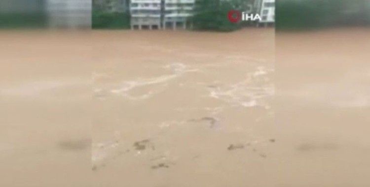Çin’de şiddetli yağışlar sele neden oldu