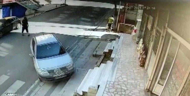 Ataşehir'de takla atan sürücüsüz otomobil kamerada