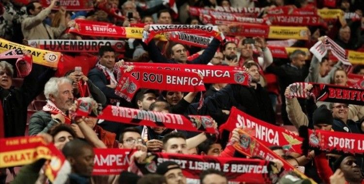 Futbol kulüpleri ilk yarıda borsalarda Benfica'yla atağa kalkarken, Juventus'la kayıpları oynadı