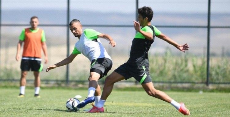 Bursaspor'un genç oyuncuları forma savaşı veriyor