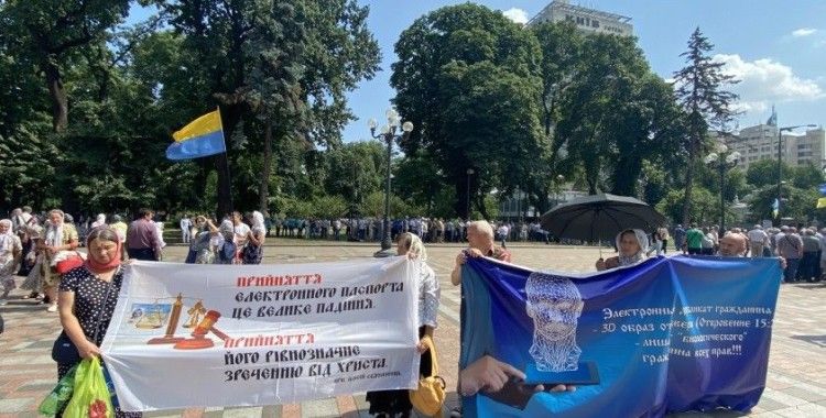 Ukrayna’da zam isteyen gaziler Meclis binasını bastı