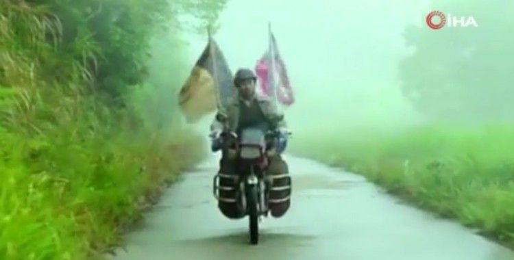 Çinli baba, 500 bin kilometreden fazla yol yaparak aradığı oğluna 24 yıl sonra kavuştu