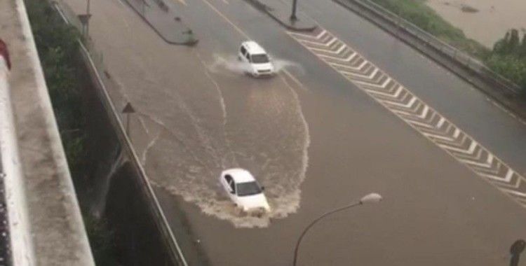 Şiddetli yağış Rize'yi etkisi altına aldı