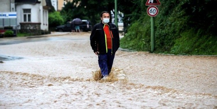 Almanya’da şiddetli yağış ve fırtına hayatı olumsuz etkiledi