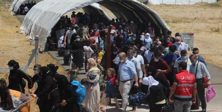 Suriyelilerin vatan hasreti sıcaklık dinlemiyor