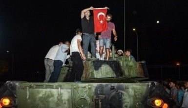 Türk Milleti hainlere dur dedi