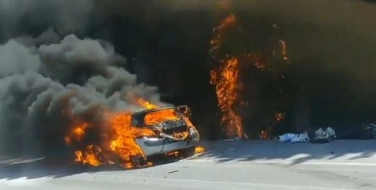 Bursa'da yanan otomobildeki alevler ormana sıçradı