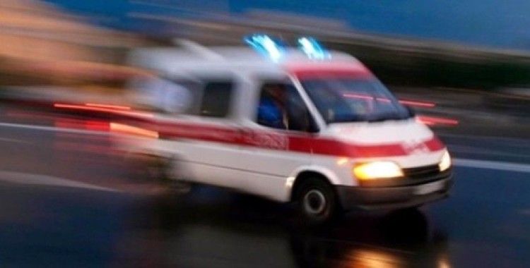 Çekmeköy'de tekeri patlayan otomobile çarpan araç şarampole yuvarlandı: 2 yaralı
