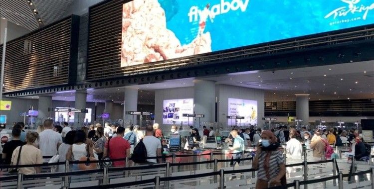 İstanbul'daki havalimanlarında Kurban Bayramı yoğunluğu yaşanıyor