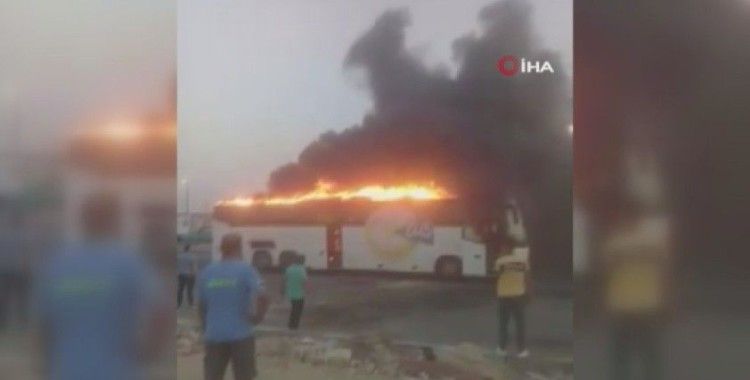 Mısır’da yolcu otobüsü alev alev yandı