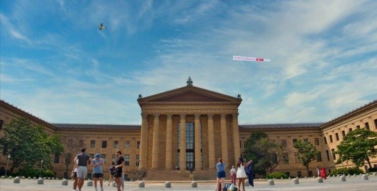 FETÖ elebaşının yaşadığı Pensilvanya eyaletinde 'Demokrasi Zaferi' afişi taşıyan uçak uçuruldu