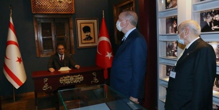 Erdoğan ve Bahçeli, Alparslan Türkeş'in evini ziyaret etti
