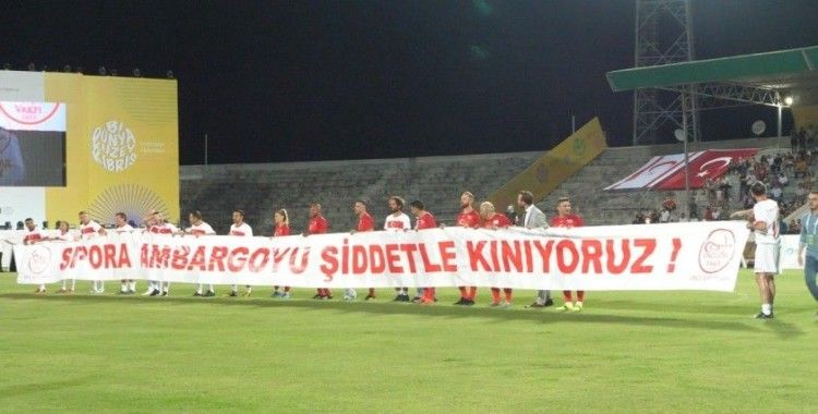 Kıbrıs’ta şöhretler maçında dünyaya mesaj: "Sporda ambargoya hayır"