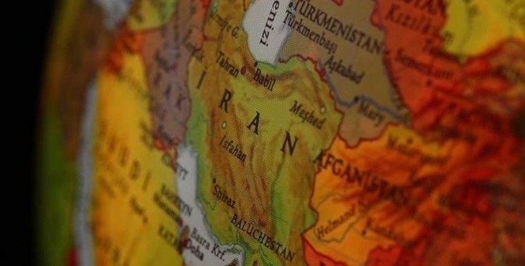 İran'ın Huzistan eyaletindeki gösterilerde biri polis 2 kişi hayatını kaybetti