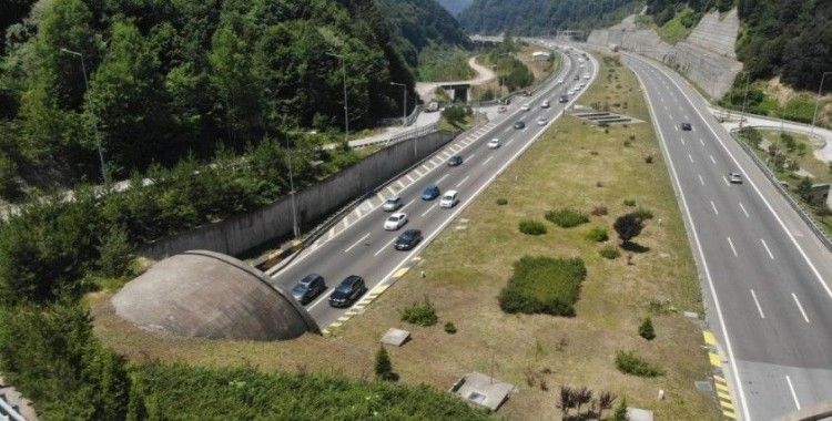 Bolu Dağı Tüneli’nden bayram tatili boyunca 865 bin araç geçti