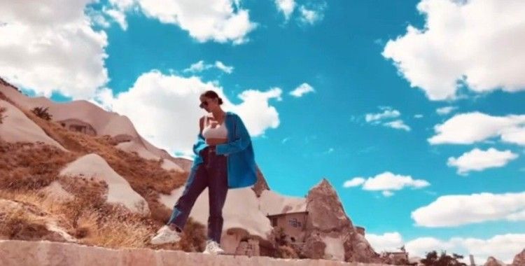Güzel oyuncu Demet Özdemir’in Kapadokya fotoğraflarına beğeni yağdı