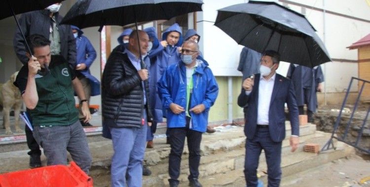 İçişleri Bakanı Süleyman Soylu Güneysu’daki afet bölgesinde incelemelerde bulundu