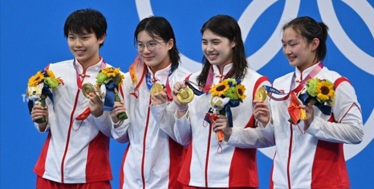 2020 Tokyo Olimpiyat Oyunlarının altıncı gününde yüzmede bir dünya, üç olimpiyat rekoru kırıldı