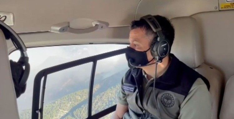 Bakan Pakdemirli, Manavgat yangın sahasını havadan helikopter ile inceledi