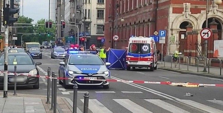 Polonya’da otobüs şoförü kavga eden gençleri ezdi: 1 ölü