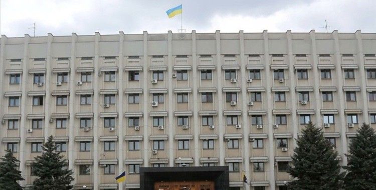 Ukrayna'da el bombası taşıdığını iddia eden bir kişi hükümet binasına girdi